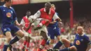 <p>Partick Viera merupakan salah satu pemain kunci ketika Arsenal mendapatkan gelar The Invicibles pada Liga Inggris musim 2003/2004 karena meraih juara tanpa sekalipun merasakan kekalahan. Selama 9 musim ia berhasil mengoleksi 9 trofi bersama The Gunners. (Foto: AFP/Adrian Dennis)</p>