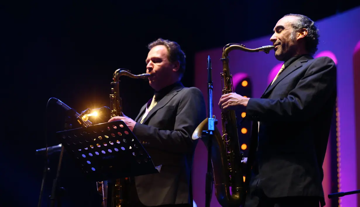 Penyanyi kelahiran Bandung berusia 37 tahun itu menjadi tamu istimewa Jazz Orchestra of the Concertgebouw, orkes jazz asal Belanda. (Adrian Putra/Bintang.com)