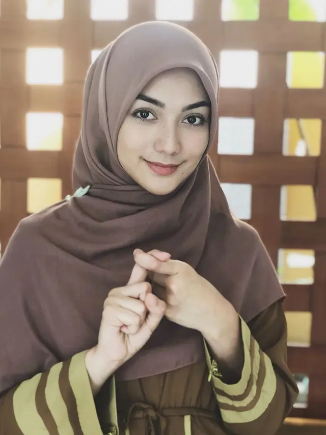 FOTO: Usai Umroh, Begini Tampilan Cantik Citra Kirana Kenakan Hijab