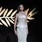 Demi Moore dengan gaun peplum berpayet Jacquemus di Cannes 2026. (dok. Valery HACHE / AFP)