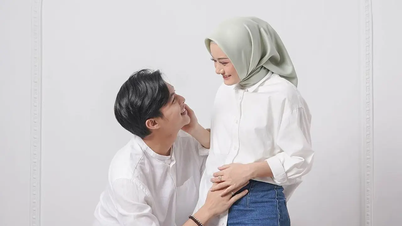 Dinda Hauw dan Rey Mbayang