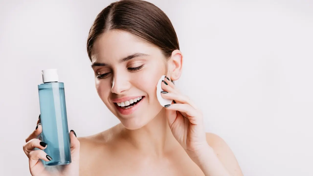 Jangan Sampai Salah! Begini Urutan Pakai Skincare Malam yang Bikin Produkmu Lebih Optimal - 1