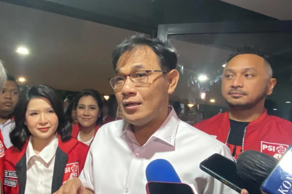 Politikus PDI Perjuangan Budiman Sudjatmiko saat menghadiri acara Kopi Darat Nasional (Kopdarnas) PSI di Tennis Indoor Senayan, Jakarta Pusat, Selasa (22/8/2023).