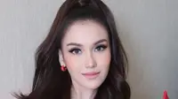 Ekspresi Ayu Ting Ting saat Hatinya Rapuh Gara-Gara Batal Nikah Disorot Asisten, Nyanyi Lagu Sendu Penuh Penghayatan