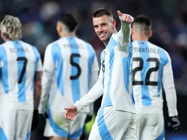 Pemain Argentina, Giovani Lo Celso melakukan selebrasi setelah mencetak gol ketiga timnya ke gawang El Savador pada laga FIFA Matchday yang berlangsung di Lincoln Financial Field, Philadelphia, Amerika Serikat, Sabtu (23/03/2024) WIB. La Albiceleste menang dengan skor 3-0. (AFP/Charly Triballeau)