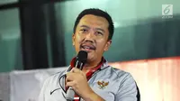 Menpora Imam Nahrawi memberikan sambutan pada acara penyambutan Timnas Indonesia U-22 di Bandara Soekarno Hatta, Tangerang, Rabu (27/2). Para pemain Timnas Indonesia U-22 baru saja menjuarai Piala AFF U-22 2019 di Kamboja. (Liputan6.com/Herman Zakharia)