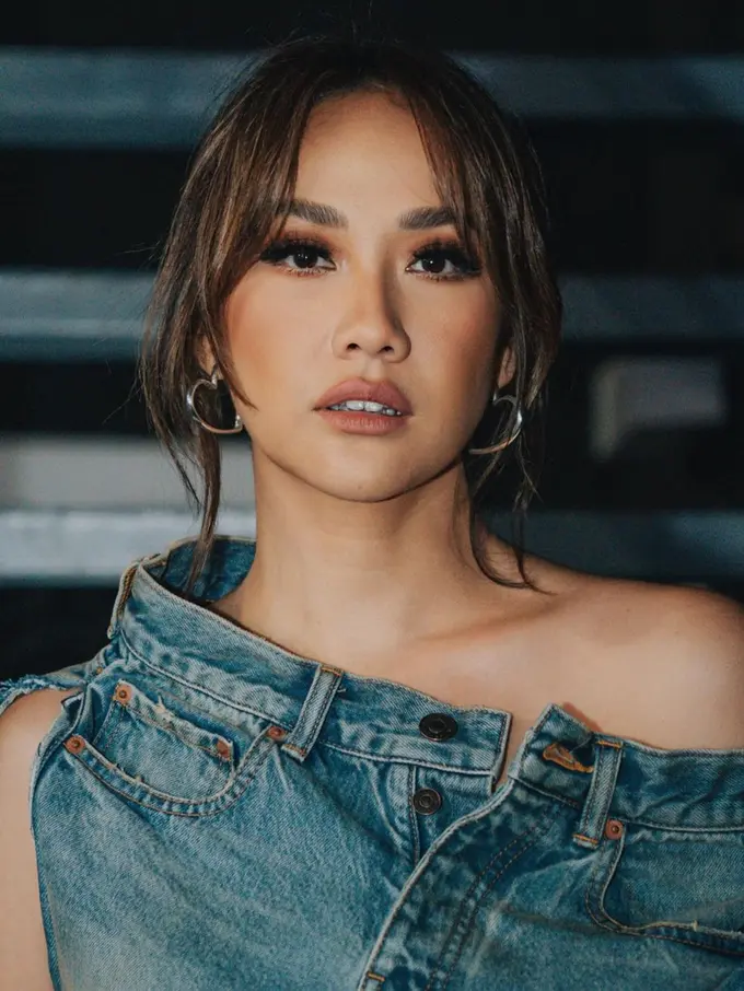 Bunga Citra Lestari berpenampilan nyentrik (Instagram/bclsinclair)