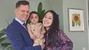 Meski tak memakai busana yang senada, Gracia dan suami tetap terlihat kompak bersama anak mereka, Nova. Ini merupakan aktivitas pertamanya yang diunggah ketika kembali ke Belanda, setelah mudik dan menikmati liburan cukup lama di Indonesia. (Liputan6.com/IG/@graciaz14)