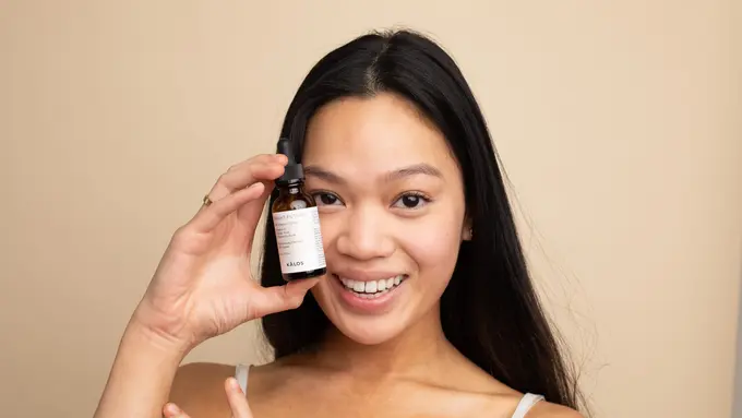 Contoh ilustrasi kulit bersih bebas kusam serta warna merata