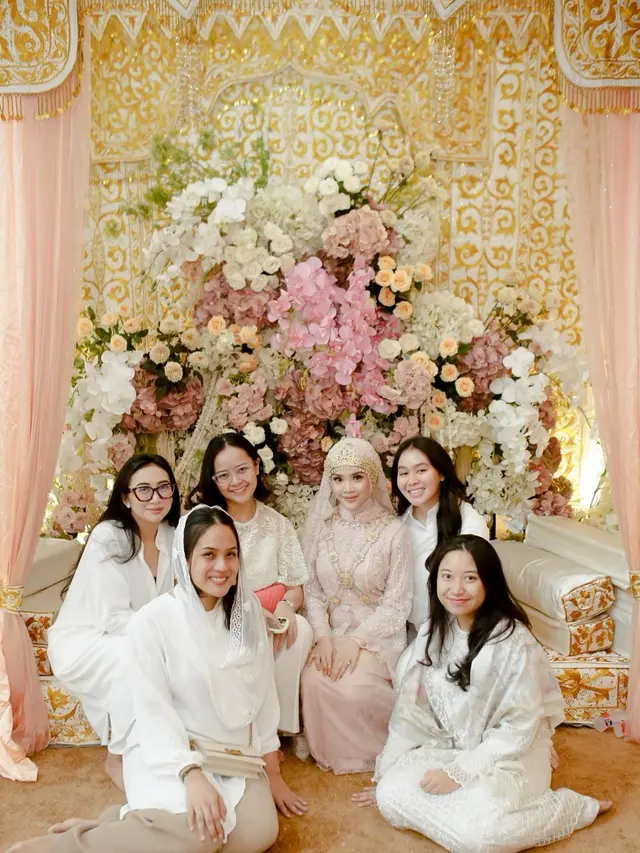 6 Pesona Kekasih Chand Kelvin yang Terpaut 12 Tahun Kenakan Dress-Baju Adat Aceh Jalani Prosesi Jelang Nikah