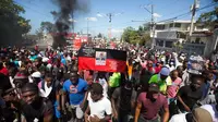 Aksi protes berujung kerusuhan terjadi di Haiti, Kamis 18 Oktober 2018 (AP/Dieu Nalio Chery)