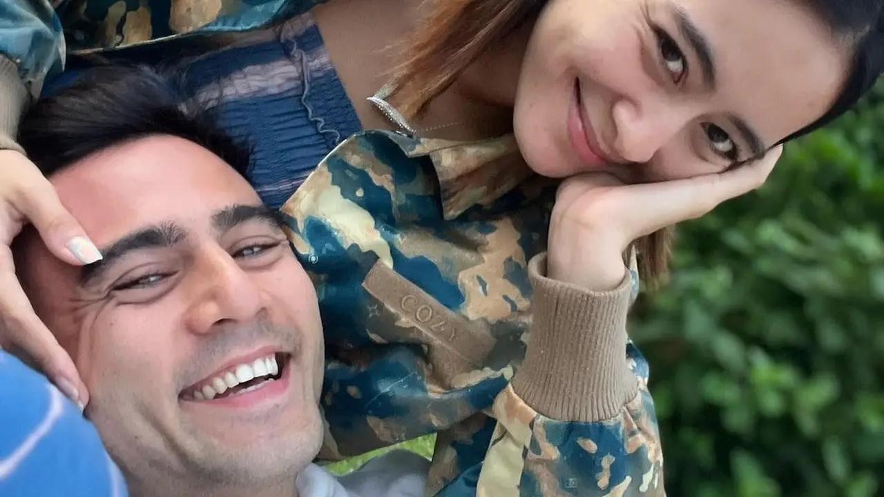 Umumkan Kehamilan, Ini 8 Potret Mesra Laura Theux dan Indra Brotolaras