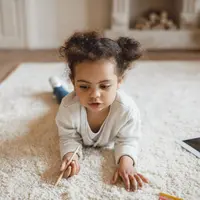 Ilustrasi karpet bulu di dalam rumah. (c) SashaKhalabuzar/Depositphotos.com