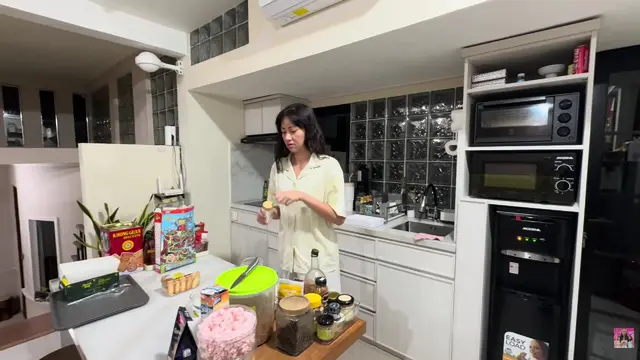 Potret Dapur dan Meja Makan Rumah Bimbim Slank