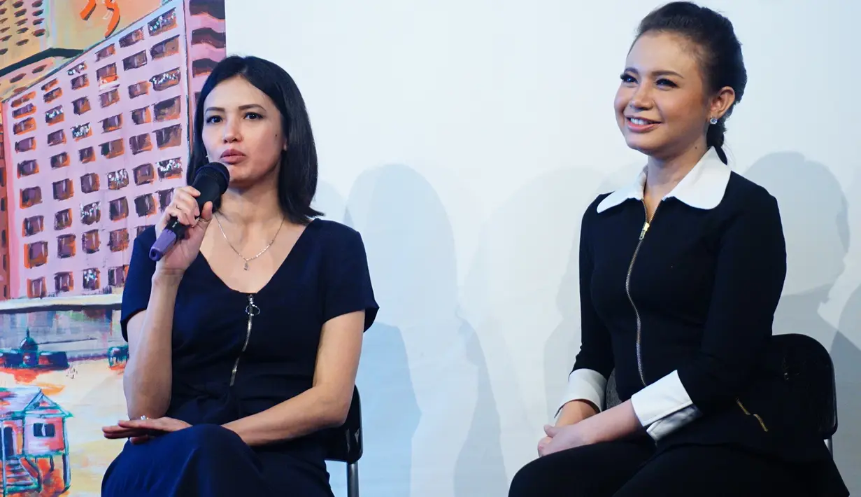 Makanya aku mau memberikan hadiah manis untuk penggemar di sini, dengan mengeluarkan single baruku di Singapura," ucap Rossa ditemui Bintang.com di Kaw-Kaw SG, Singapura, Rabu (22/2/2017). (Syaiful Bahri/Bintang.com)