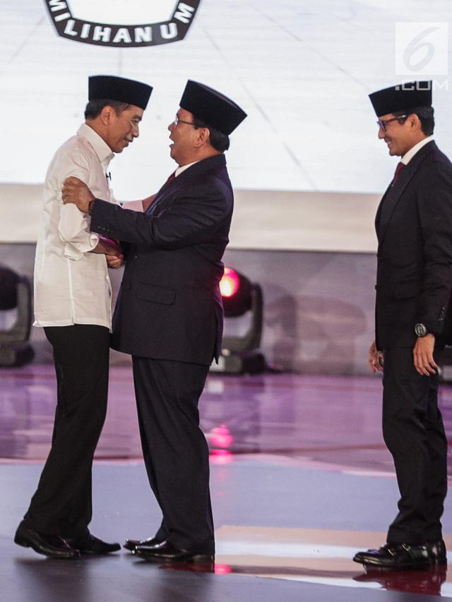 Peluk Hangat Jokowi - Prabowo Akhiri Debat Perdana Pilpres 2019