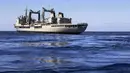 Kapal Pertahanan Australia Ocean Shield HMAS Stirling dikerahkan untuk mencari MH370 di Samudera Hindia (2/4/2014) (REUTERS/Australian Defence Force).