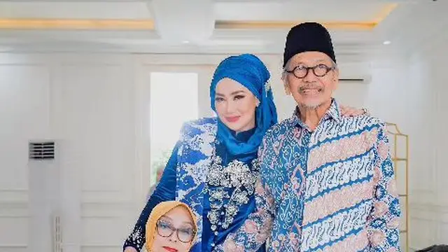 Potret keluarga besar Reza Artamevia di acara lamaran Thariq dan Aaliyah (Sumber: Instagram/@rezaartameviaofficial)