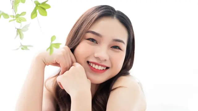 bahagia tersenyum santai