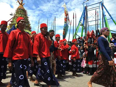 Grebeg Syawal merupakan tradisi keraton Yogyakarta dalam memperingati Lebaran. Hasil bumi yang dibentuk berupa gunung akan diberikan kepada warga sekitar keraton. (Istimewa)