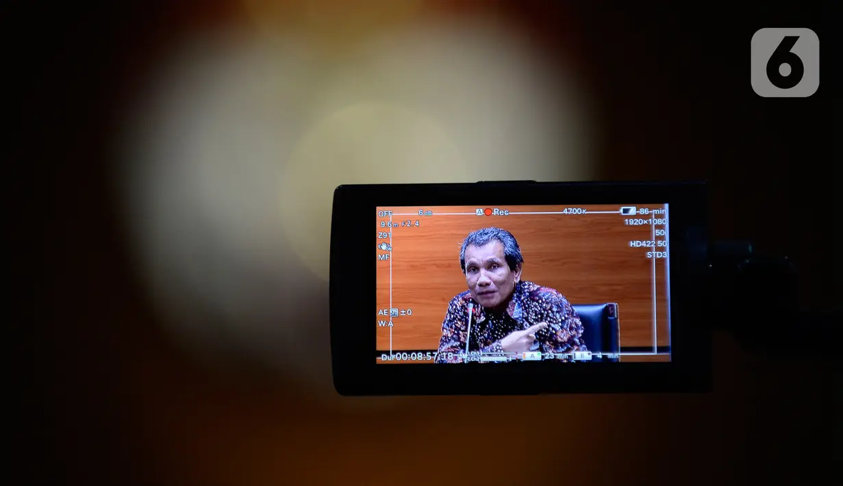 Deputi Pencegahan KPK Pahala Nainggolan memberikan keterangan di Gedung KPK, Jakarta, Kamis (18/6/2020). Berdasarkan kajian pelaksanaan program Kartu Prakerja dengan anggaran Rp 20 Triliun, KPK menemukan ada sejumlah indikasi berpotensi kerugikan keuangan negara. (merdeka.com/Dwi Narwoko)