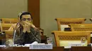 Menteri Perindustrian Saleh Husin saat mengikuti rapat dengan Komisi VI DPR RI di Kompleks Parlemen, Jakarta, Kamis (26/11/2015). Rapat membahas gula rafinasi. (Liputan6.com/Helmi Fithriansyah)