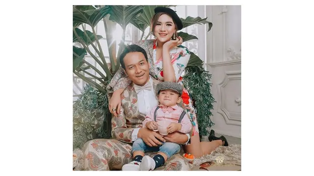 Keluarga Kecil Vicky Shu