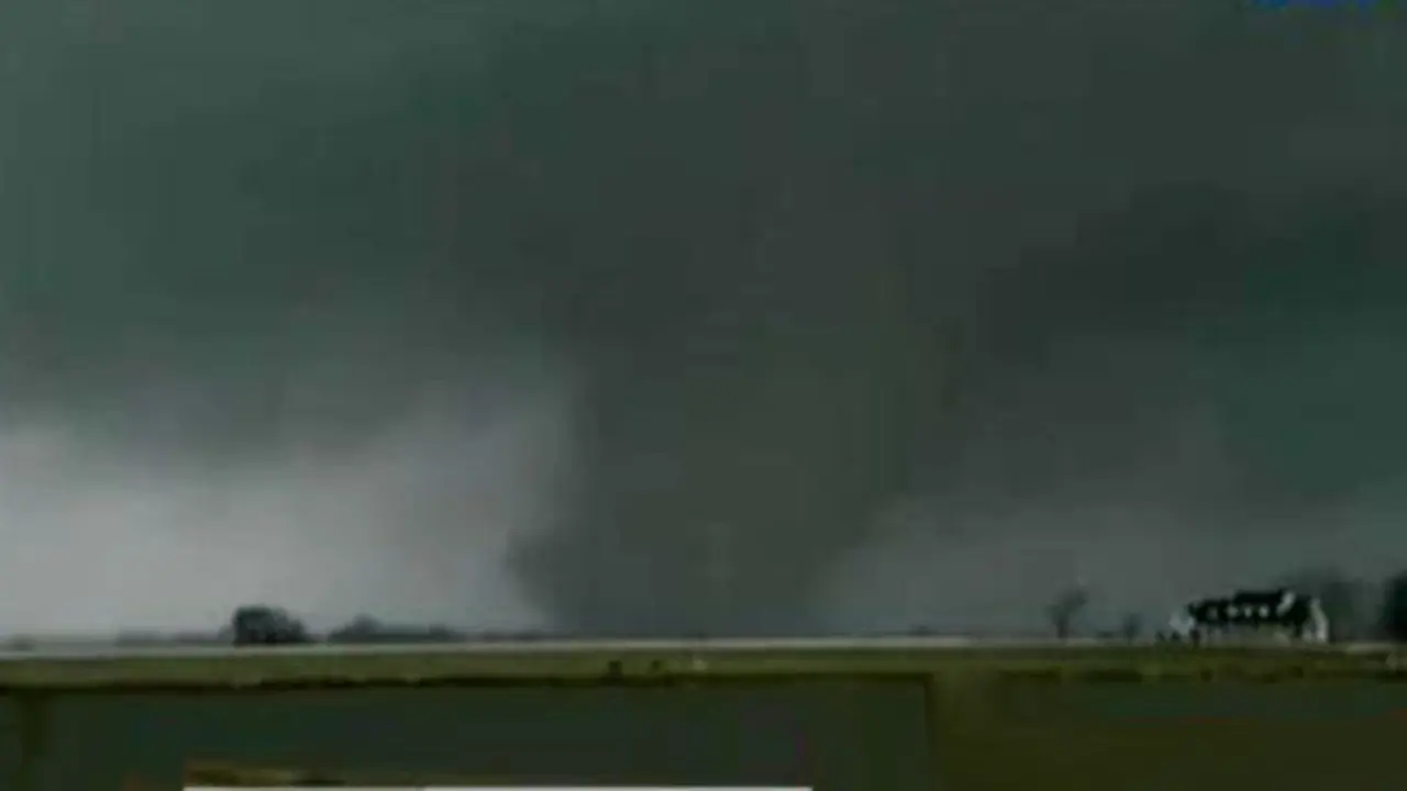 VIDEO: Tornado Rusak Rumah hingga Lukai Warga di AS