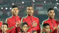 Bek tengah Timnas Indonesia U-19, Julyano (tengah). (Bola.com/Aditya Wany)