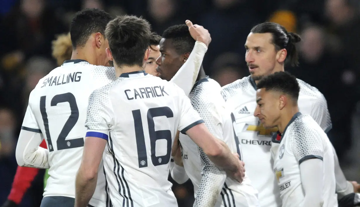 Para pemain Manchester United merayakan gol Paul Pogba saat melawan Hull City pada laga semifinal Piala Liga Inggris di KCOM stadium, Hull (26/1/2017). Hull menang 2-1. (AP/Rui Vieira)