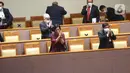 Menteri Keuangan Sri Mulyani saat rapat paripurna DPR Ke-10 masa Persidangan II Tahun Sidang 2021-2022 di Senayan, Jakarta, Selasa (7/12/2021). Dalam rapat tersebut DPR menyetujui atas RUU tentang Hubungan Keuangan antara Pemerintah Pusat dan Pemerintah Daerah. (Liputan6.com/Angga Yuniar)