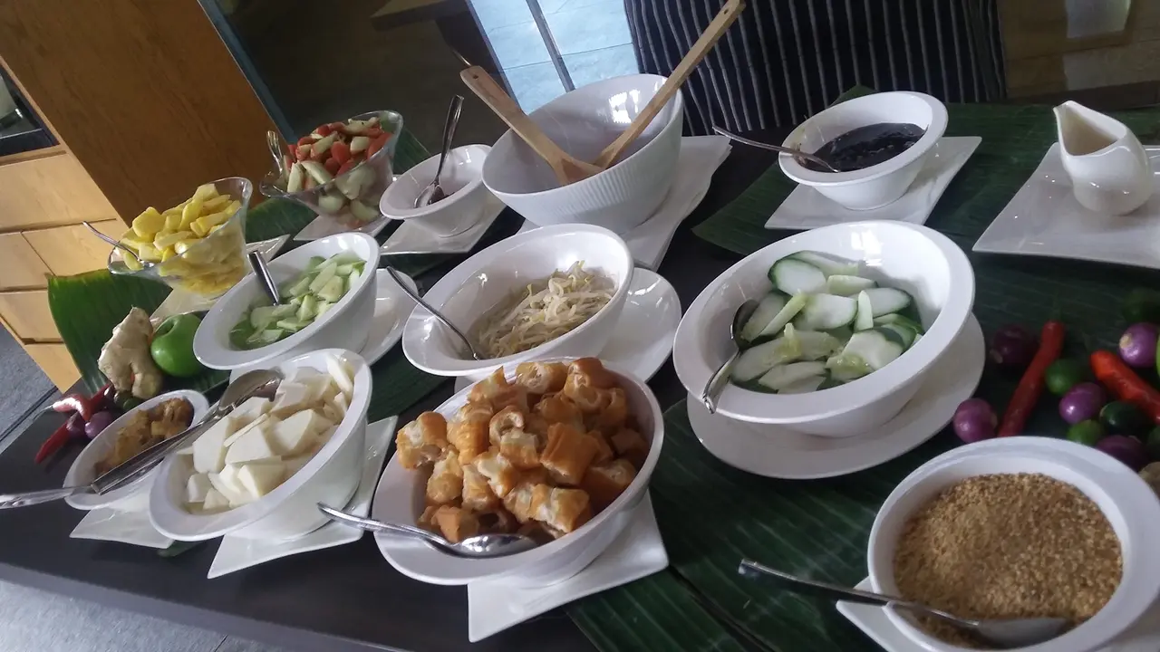 Menikmati Segarnya Menu Rojak di Singapura