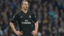 2. Zlatan Ibrahimovic, striker gaek asal Swedia ini bak gulali bagi klub-klub Liga Premier Inggris. Menurut London Evening Standard, bomber PSG itu sudah menerima penawaran dari banyak klub di negeri Ratu Elizabeth itu. (AFP/Oli Scarff)