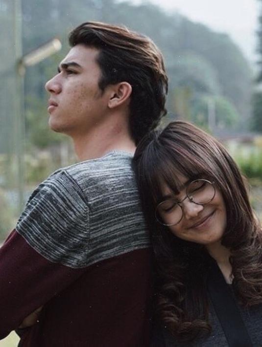 FOTO: Gaya Syifa Hadju Tampil Berponi, Curi Perhatian ...