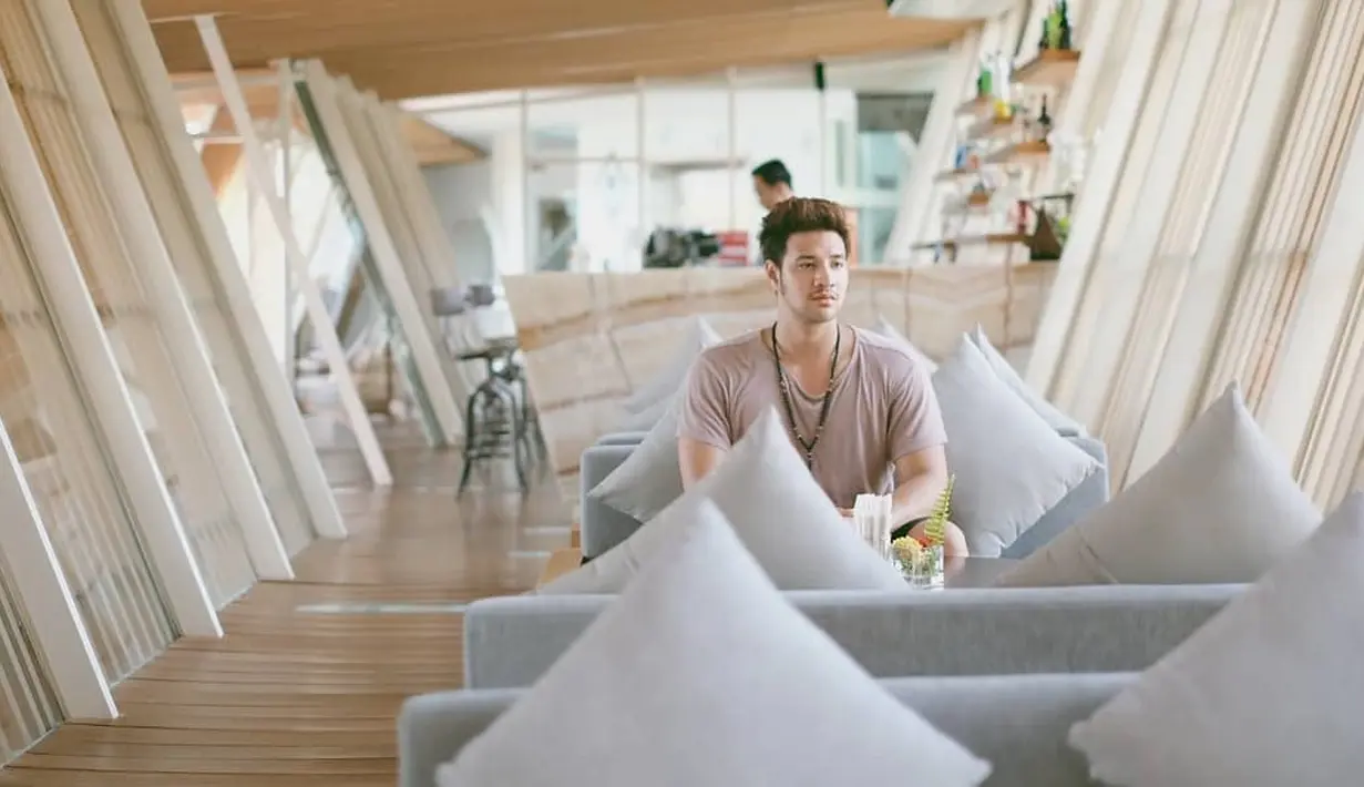 Bisa dibilang Ammar Zoni cukup lama tidak terlihat di dunia hiburan Indonesia. Lantaran aktor kelahiran 8 Juni 1993 ini tersandung kasus narkoba. (Foto: instagram.com/ammarzoni)