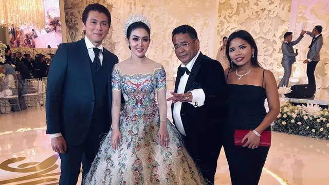 Momen resepsi pernikahan Syahrini dan Reino Barack