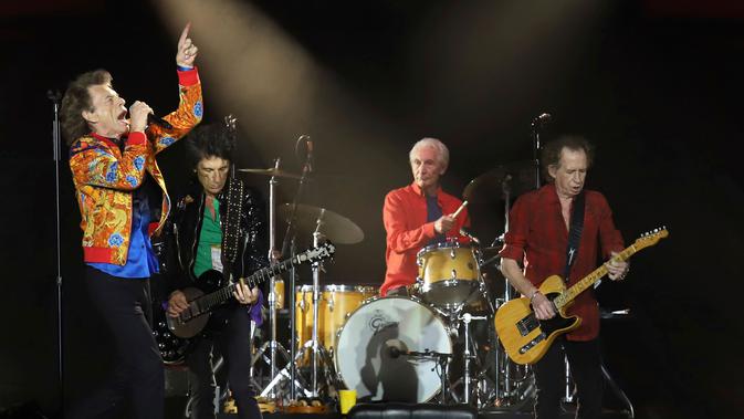 Aksi panggung The Rolling Stones saat tampil di MetLife Stadium, East Rutherford, New Jersey, Amerika Serikat, Senin (5/8/2019). The Rolling Stones sukses menggebrak panggung MetLife Stadium dalam tur Amerika-Kanada yang bertajuk 'No Filter'. (Photo by Greg Allen/Invision/AP)