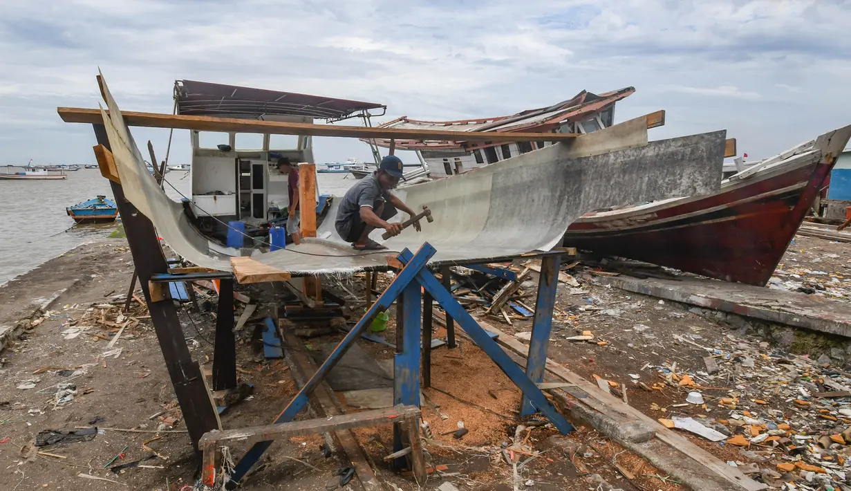 Selain pembuatan, nelayan di Kampung Nelayan Tanjung Pasir, Tangerang, Banten juga mampu merekondisi perahu. (merdeka.com/Arie Basuki)