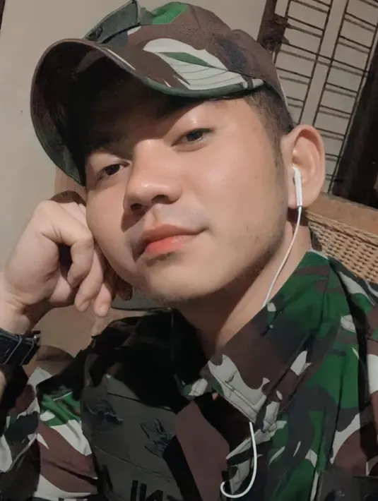Rizki DA pakai seragam tentara (Sumber: Instagram/da2_rizki123)