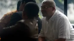 Ketua Umum Partai Bulan Bintang (PBB) menjalani pemeriksaan oleh penyidik KPK hampir enam jam di gedung KPK, Jakarta, Kamis (27/2/2014) (Liputan6.com/JohanTallo).