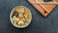 Sup ayam (Foto: Freepik/wirestock).