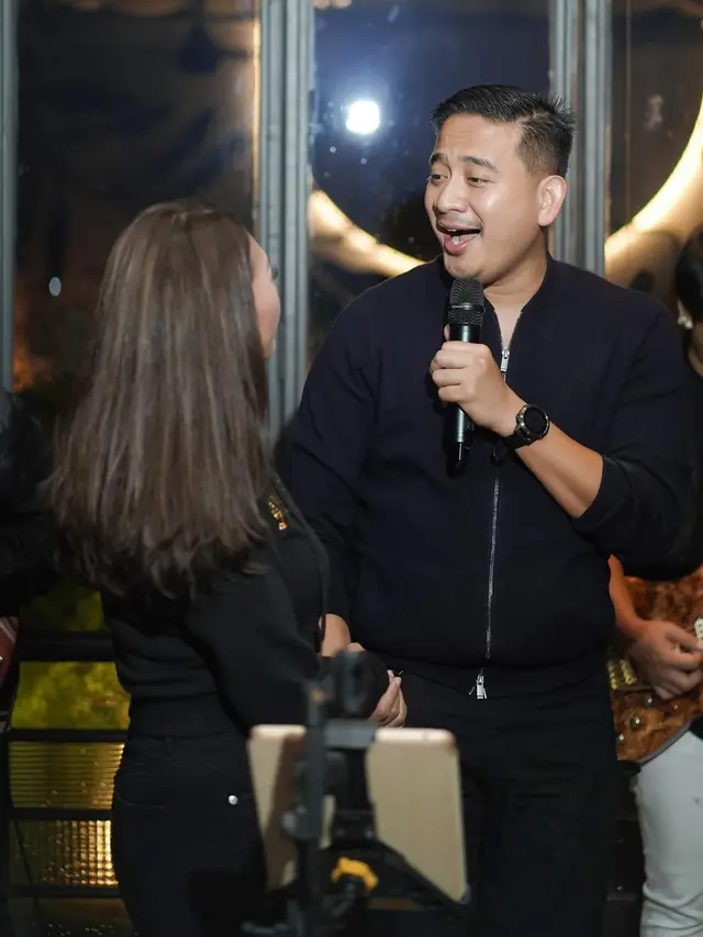 Tata Janeeta dan suami, Raden Brotoseno (Instagram/tatajaneetaofficial)