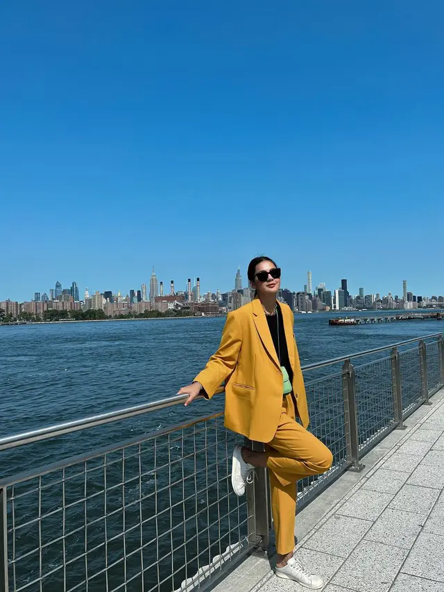 8 Potret Street Style Paula Verhoeven saat di Amerika, Curi Perhatian