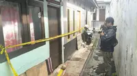 Kediaman keluarga yang ditemukan meninggal dunia di dalam rumah di Kampung Poncol, Cirendeu, Ciputat Timur Kota Tangerang Selatan. (Foto: Liputan6.com/Pramita Tristiawati).