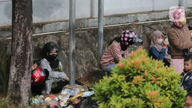 Wajah Lelah Pemudik Motor di Merak