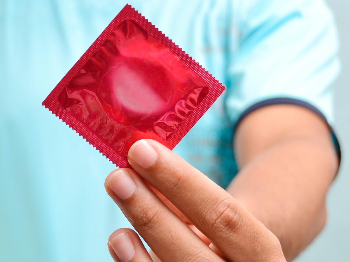 Kondom bergerigi ukuran kecil