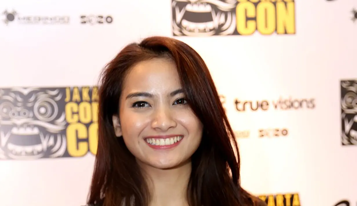 Saat ini Acha akan menyambangi Inggris dalam rangka syuting film yang diadaptasi dari novel berjudul Mars. Sekian kali menjalani syuting di luar negeri, Acha tak mau disebut telah go internasional. (Andy Masela/Bintang.com)