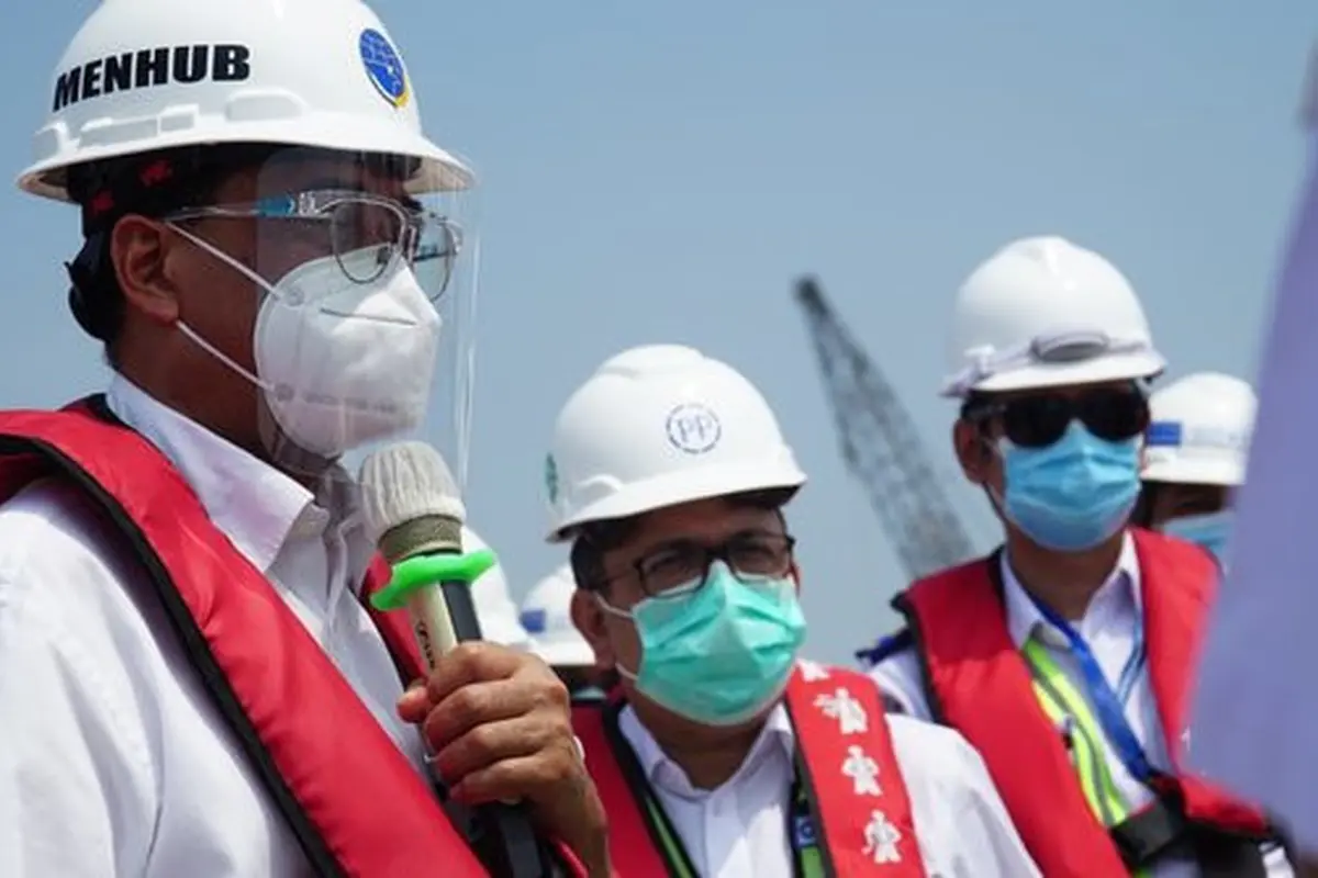 Menhub Budi Karya di Pelabuhan Patimban. istimewa ©2020 Merdeka.com