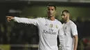 Bintang Real Madrid, Cristiano Ronaldo saat tampil melawan Villarreal pada laga La Liga Spanyol di Stadion El Madrigal, Spanyol, Minggu (13/12/2015). (Reuters/Heino Kalis)