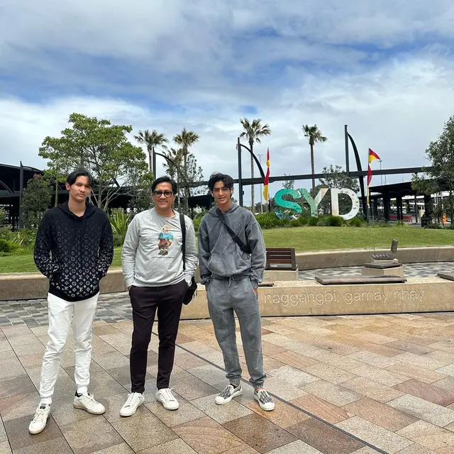 6 Potret Liburan Andre Taulany dan Keluarga di Australia, Kompak Banget